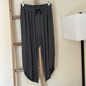 Flowy capri length pants